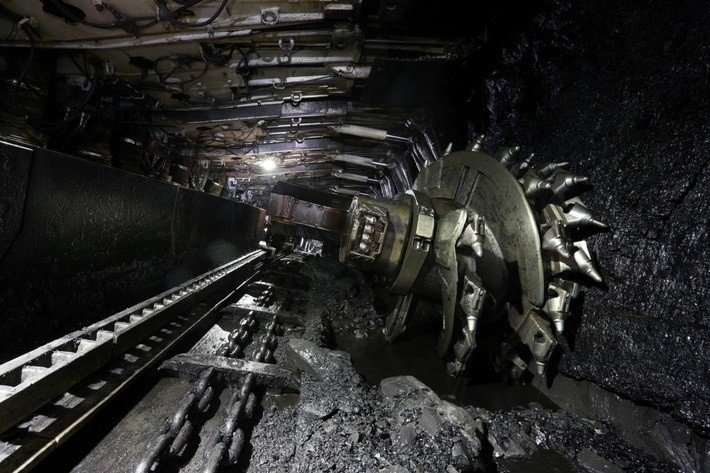 ЧП на шахте в ЛНР: Россия срочно направила спасателей МЧС