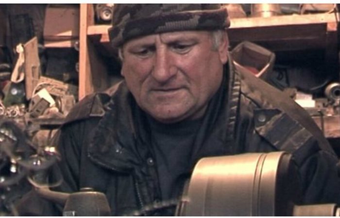 Человек, который построил ГЭС своими руками. Человек, который построил ГЭС своими руками.