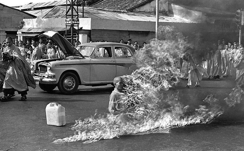 Горящий монах. Малкольм Брауни, 1963г. История в фотографиях, за кадром, знаменитые снимки, как это случилось, секреты профессии, снимки, фотографии, фотографы