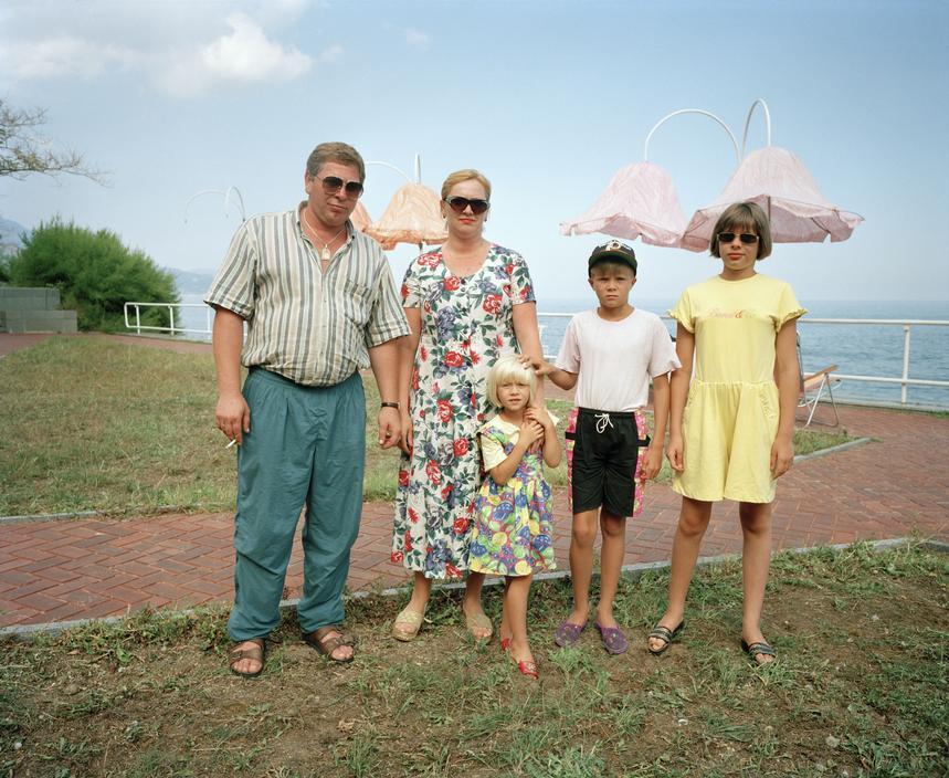40 ностальгических кадров — Ялта 90-х годов в объективе британского фотографа 40 ностальгических кадров — Ялта 90-х годов в объективе британского фотографа