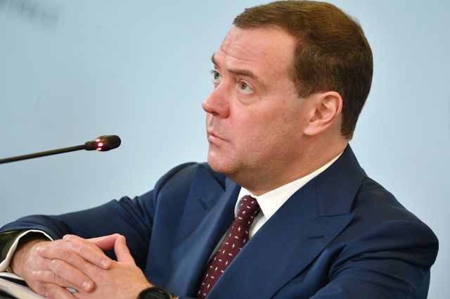 "Создадим социальный портрет": Медведев нашел способ победить бедность