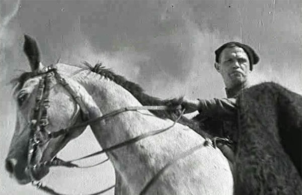 Кадр из к/ф «Чапаев». В роли Чапаева — Борис Бабочкин