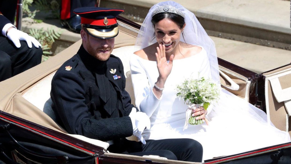 Пользователи соцсетей посмеялись над бывшей девушкой принца Гарри из-за фото на свадьбе