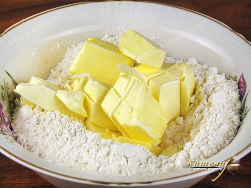 Киш с колбасками и брокколи