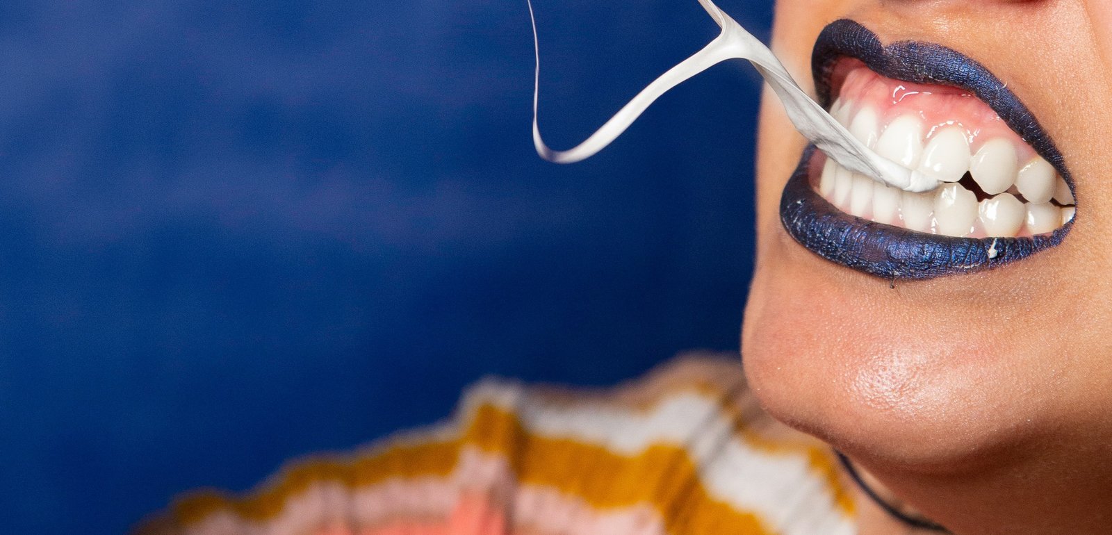 Названо максимальное время жевания жвачки без вреда для здоровья