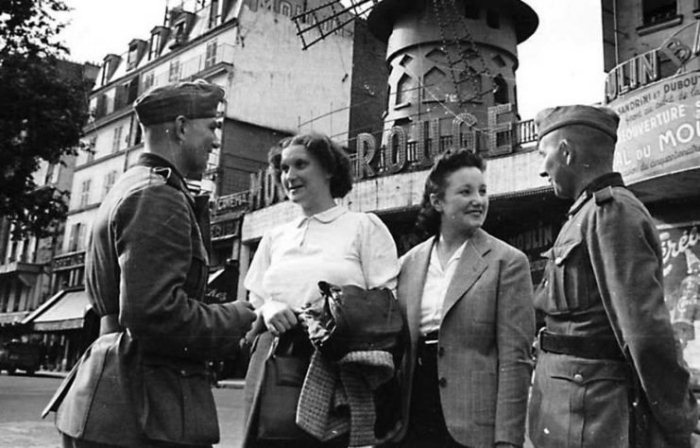 Знаменитое кабаре Мулен Руж. Знаменитое кабаре Мулен Руж.