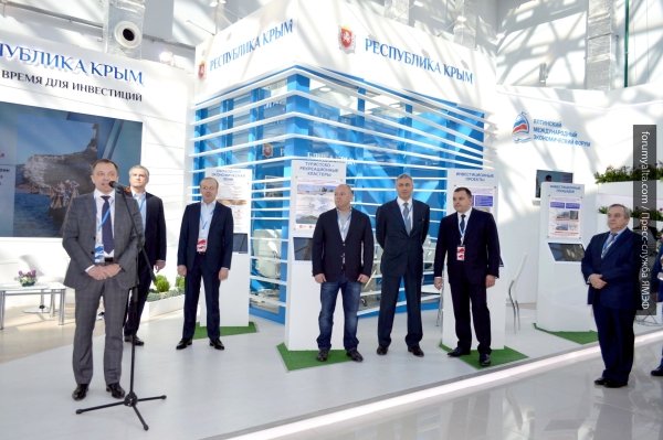 Немецкие депутаты пообещали вернуться в Крым в расширенном составе Немецкие депутаты пообещали вернуться в Крым в расширенном составе