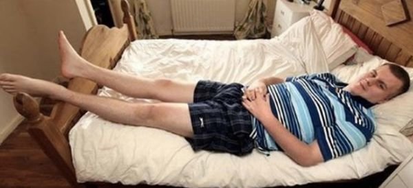 Тяжело быть великаном среди лилипутов Тяжело быть великаном среди лилипутов