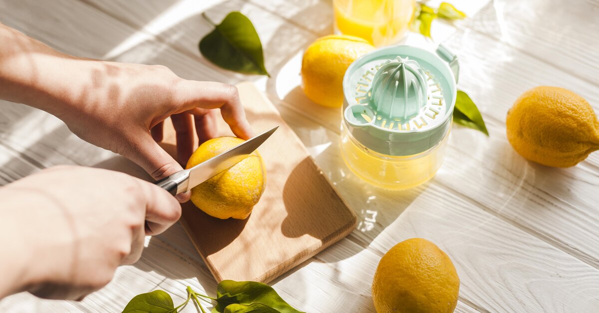 Врач Строкова: вода с лимоном на самом деле не помогает худеть