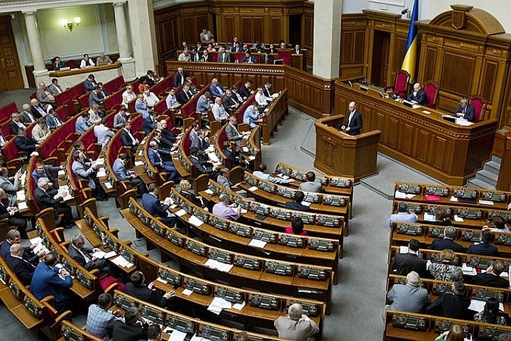 Депутат Рады призвал отменить безвизовый режим с Россией