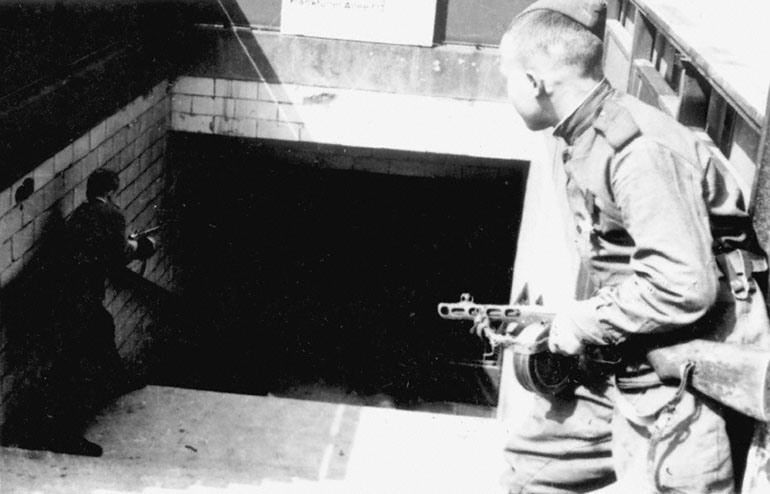 Мультатули Петр: В тот день когда взяли Берлин и фотографии Берлина 1945 Мультатули Петр: В тот день когда взяли Берлин и фотографии Берлина 1945