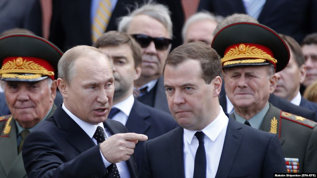 Путин назначил Медведеву зарплату в 618 713 рублей