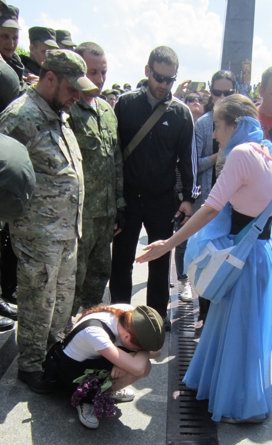 Как герои, которым "слава", победили в Киеве мать с ребёнком (фото)