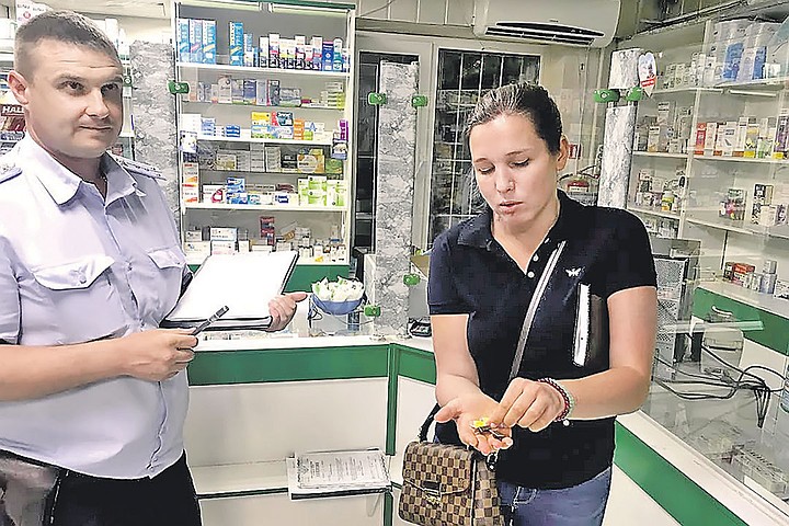 Рейд общественного движения «Антидилер»: Корреспондент «Комсомолки» свободно купила наркотики в обычной аптеке