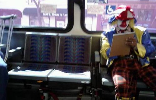 Странные пассажиры в общественном транспорте (17 фото) Странные пассажиры в общественном транспорте (17 фото)