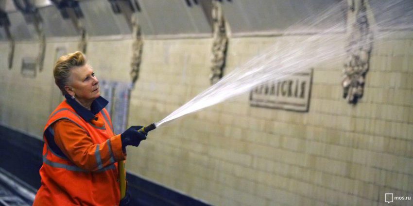 Фасады станции метро «Белорусская» Кольцевой линии промыли шампунем