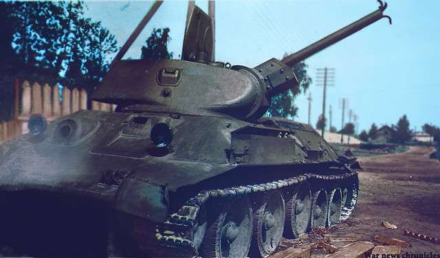 Т-34-85, подожженный панцерфаустом, и замечательные очки, спасшие мехвода Т-34-85, подожженный панцерфаустом, и замечательные очки, спасшие мехвода