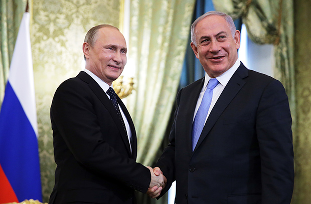 Владимир Путин и Беньямин Нетаньяху (слева направо) во время встречи в Кремле Владимир Путин и Беньямин Нетаньяху (слева направо) во время встречи в Кремле. Фото: Михаил Метцель/ТАСС