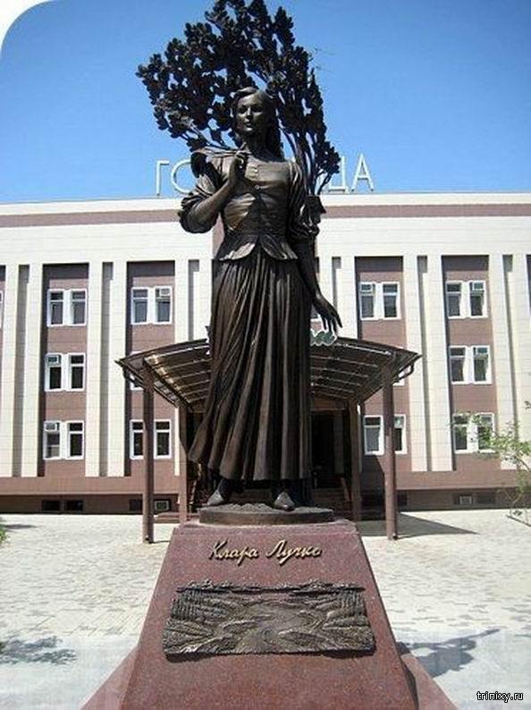 Памятники артистам и их ролям (24 фото) Памятники артистам и их ролям (24 фото)