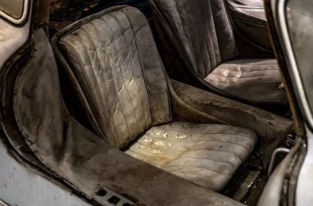 С виду эксклюзивный Mercedes-Benz 300SL пока никак не тянет на 2 миллиона долларов С виду эксклюзивный Mercedes-Benz 300SL пока никак не тянет на 2 миллиона долларов