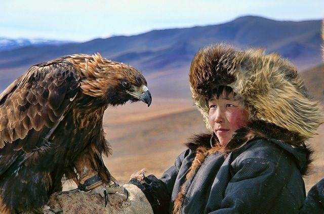 Фотограф посетил затерянное монгольское племя. Его поразила жизнь и культура этих людей Фотограф посетил затерянное монгольское племя. Его поразила жизнь и культура этих людей