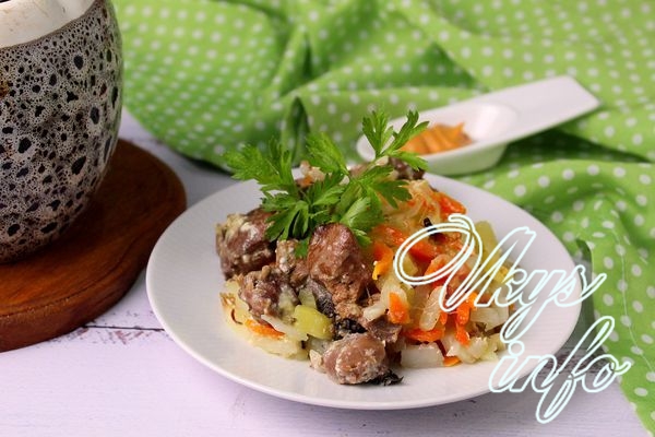 рецепт Картошка с куриной печенью и желудочками в горшочках