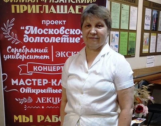 Пенсионерка из Рязанского любит передвигаться по району на велосипеде