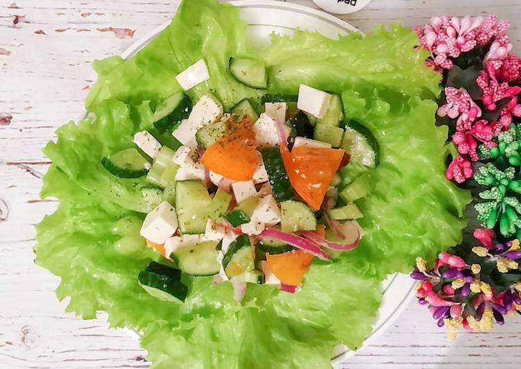Овощной салат с хурмой и брынзой ? recipe main photo