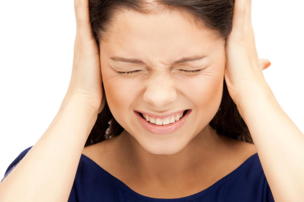 Шум в ушах: причины, лечение, народные средства