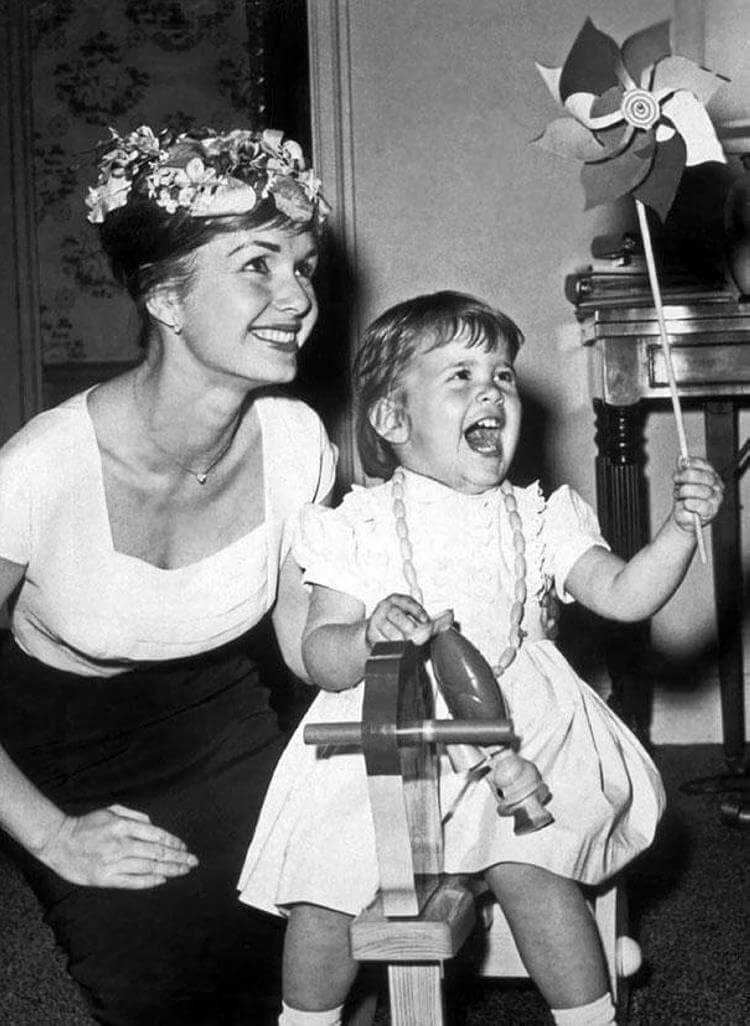 18 ретро фотографий знаменитостей, которые как машина времени вернут вас назад в прошлое 18 ретро фотографий знаменитостей, которые как машина времени вернут вас назад в прошлое