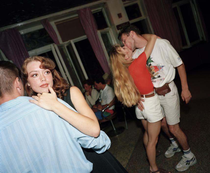 40 ностальгических кадров — Ялта 90-х годов в объективе британского фотографа 40 ностальгических кадров — Ялта 90-х годов в объективе британского фотографа