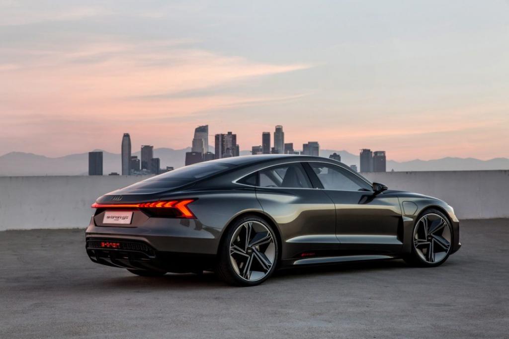Автомобиль из фильма «Мстители: Финал» через 1,5 года станет серийным Audi e-tron GT Автомобиль из фильма «Мстители: Финал» через 1,5 года станет серийным Audi e-tron GT