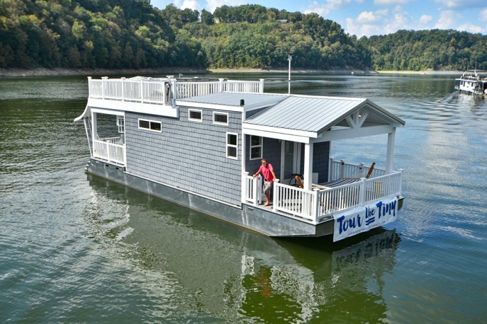 Этот houseboat владелец сдает в аренду. Этот houseboat владелец сдает в аренду.
