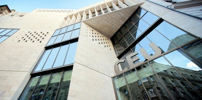 Евросоюз угрожает Венгрии санкциями из-за закрытия университета Сороса