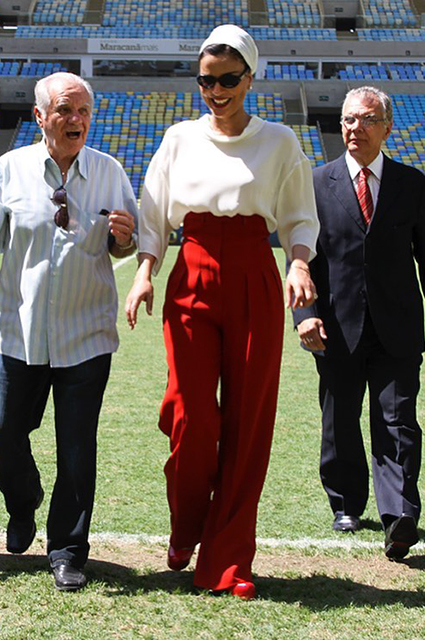Шейха Моза в комплекте Jean Paul Gaultier Шейха Моза в комплекте Jean Paul Gaultier