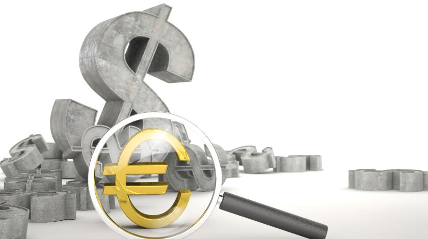 Евро рухнул вслед за долларом