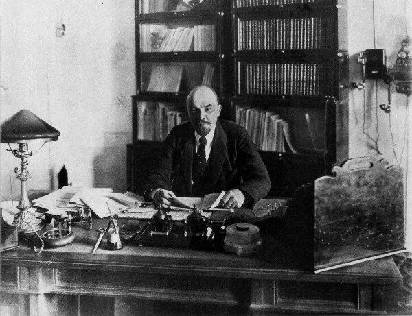 Николай II vs. Ленин. Житейские детали (26 фото) Николай II vs. Ленин. Житейские детали (26 фото)