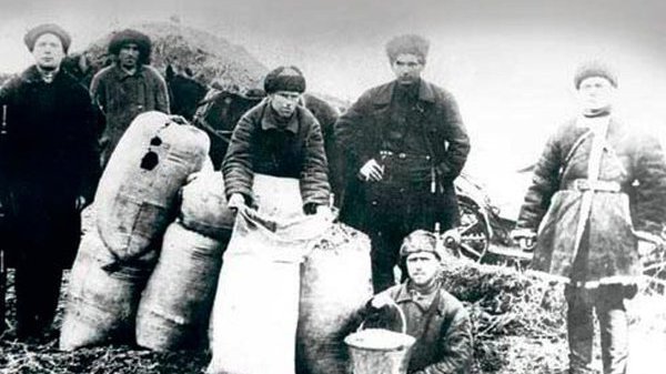 Продразвёрстка: проблема, доставшаяся большевикам "по наследству" от царя Продразвёрстка: проблема, доставшаяся большевикам "по наследству" от царя
