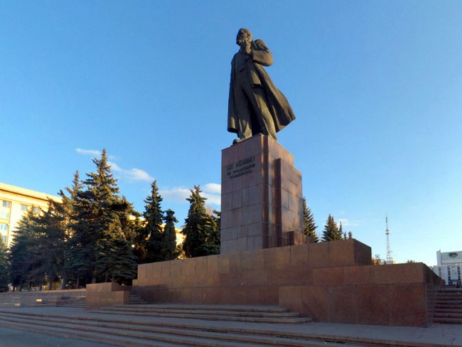 Памятник Ленину на площади Революции, Челябинск Памятник Ленину на площади Революции, Челябинск