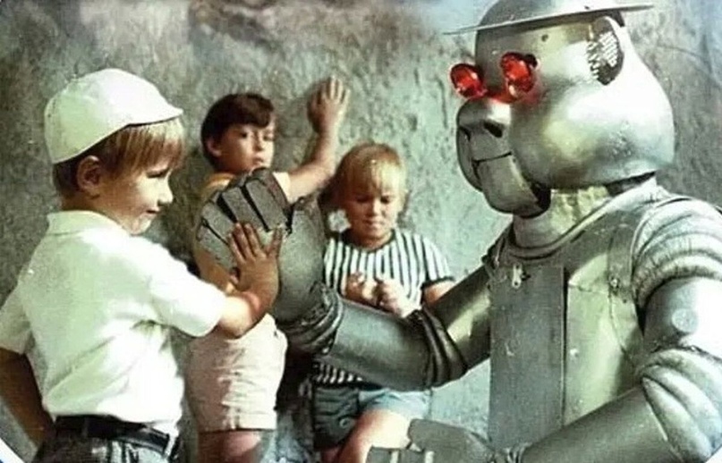 Злоключения робота Балбеса во время съемок «Тайны железной двери», изображение №11