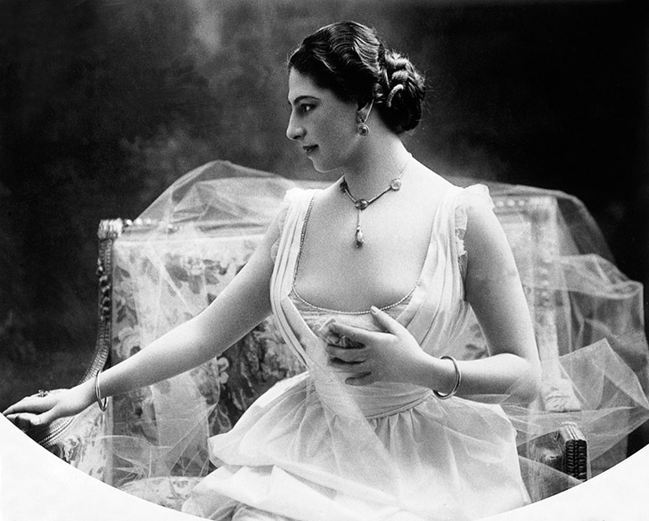 MATA HARI VERS 1900