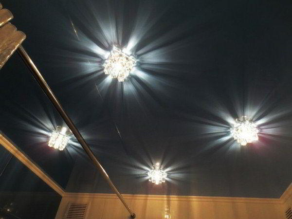 потолочные светильники для ванной комнаты фото