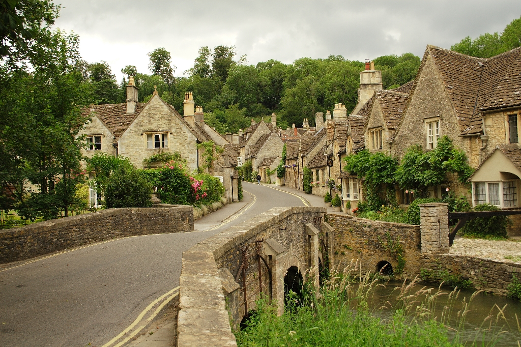 Looking_up_Water_Street,_Castle_Combe