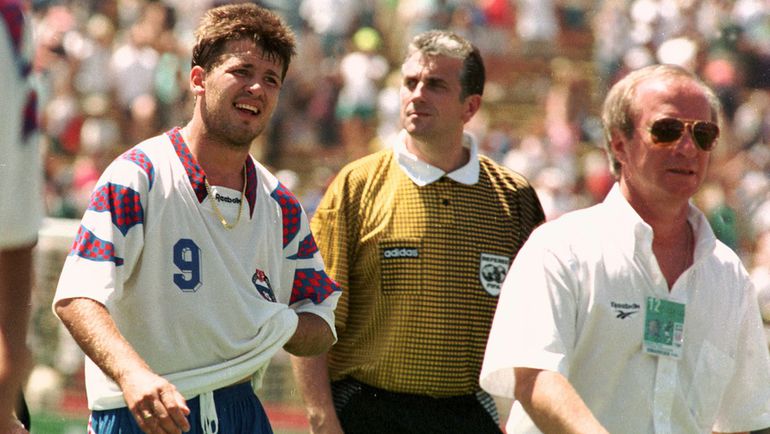 ЧМ-1994. Россия - Камерун - 6:1. Олег САЛЕНКО (слева) и Павел САДЫРИН. Фото Александр ФЕДОРОВ, "СЭ" ЧМ-1994. Россия - Камерун - 6:1. Олег САЛЕНКО (слева) и Павел САДЫРИН. Фото Александр ФЕДОРОВ, "СЭ"