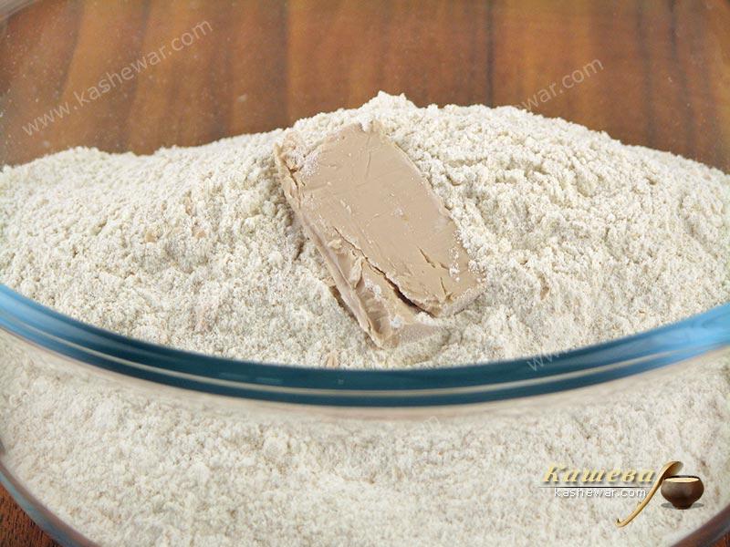 Фугасс цельнозерновой с перцем.