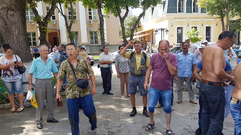 «Это уже край, последняя капля». Крымский татарин поджег себя в центре Симферополя «Это уже край, последняя капля». Крымский татарин поджег себя в центре Симферополя