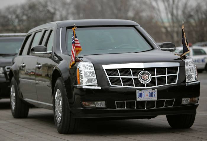 Cadillac One - президентский лимузин Дональда Трампа. | Фото: cheatsheet.com. Cadillac One - президентский лимузин Дональда Трампа. | Фото: cheatsheet.com.
