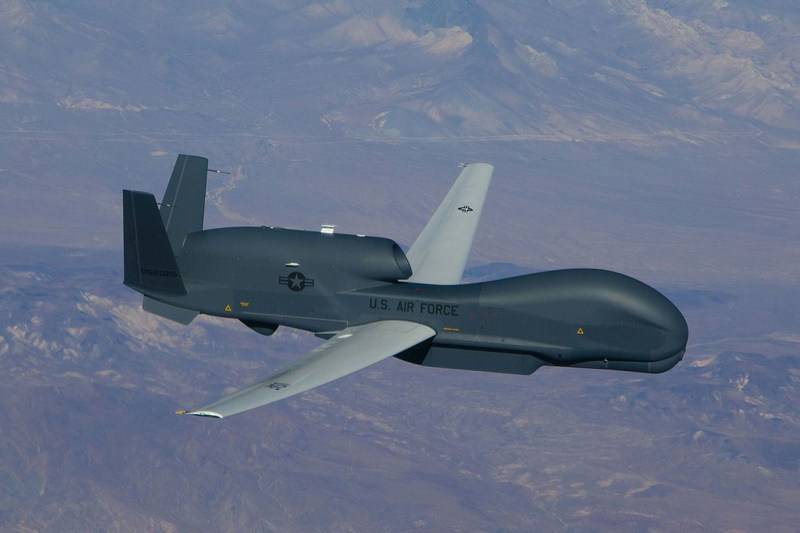 БПЛА RQ-4B Global Hawk ВВС США провёл длительную разведку у границ России