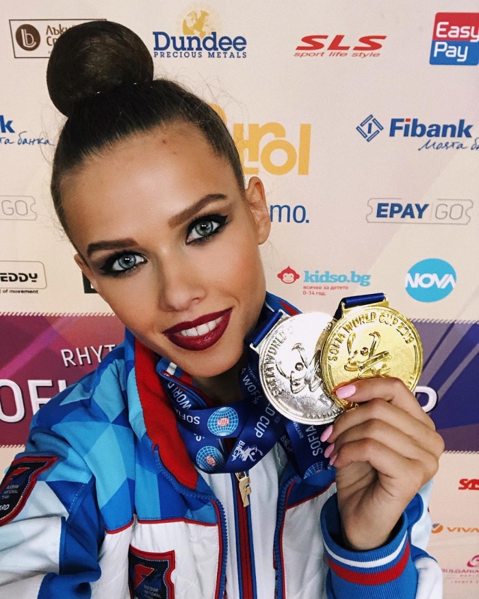 Екатерина Селезнева - новая звезда российской художественной гимнастики Екатерина Селезнева - новая звезда российской художественной гимнастики