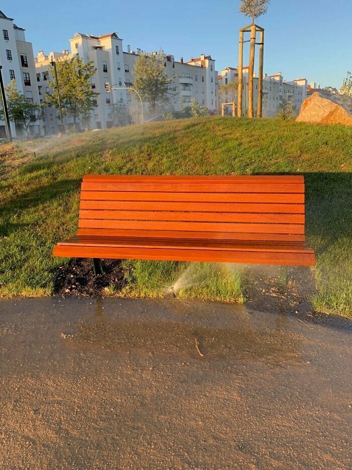 "Удачное" расположение опрыскивателя Крах дизайнера или безумные эксперименты в оформлении
(32 фото)